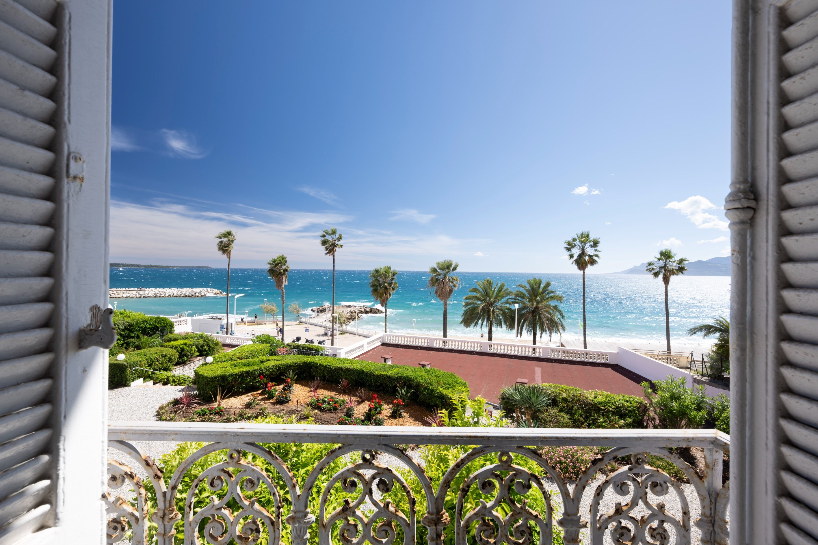  Cannes, An exceptional apartment with beautiful volumes facing the sea with pan… - 物件實景