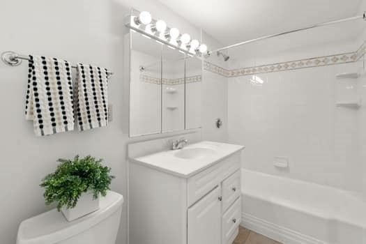 Newton, Massachusetts, 02467, United States, 1 Bedroom Bedrooms, ,1 BathroomBathrooms,Residential,For Sale,1911739