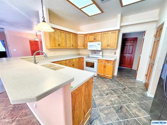 Silver City, New Mexico, 88061, United States, 3 Bedrooms Bedrooms, ,2 BathroomsBathrooms,Residential,For Sale,1977832