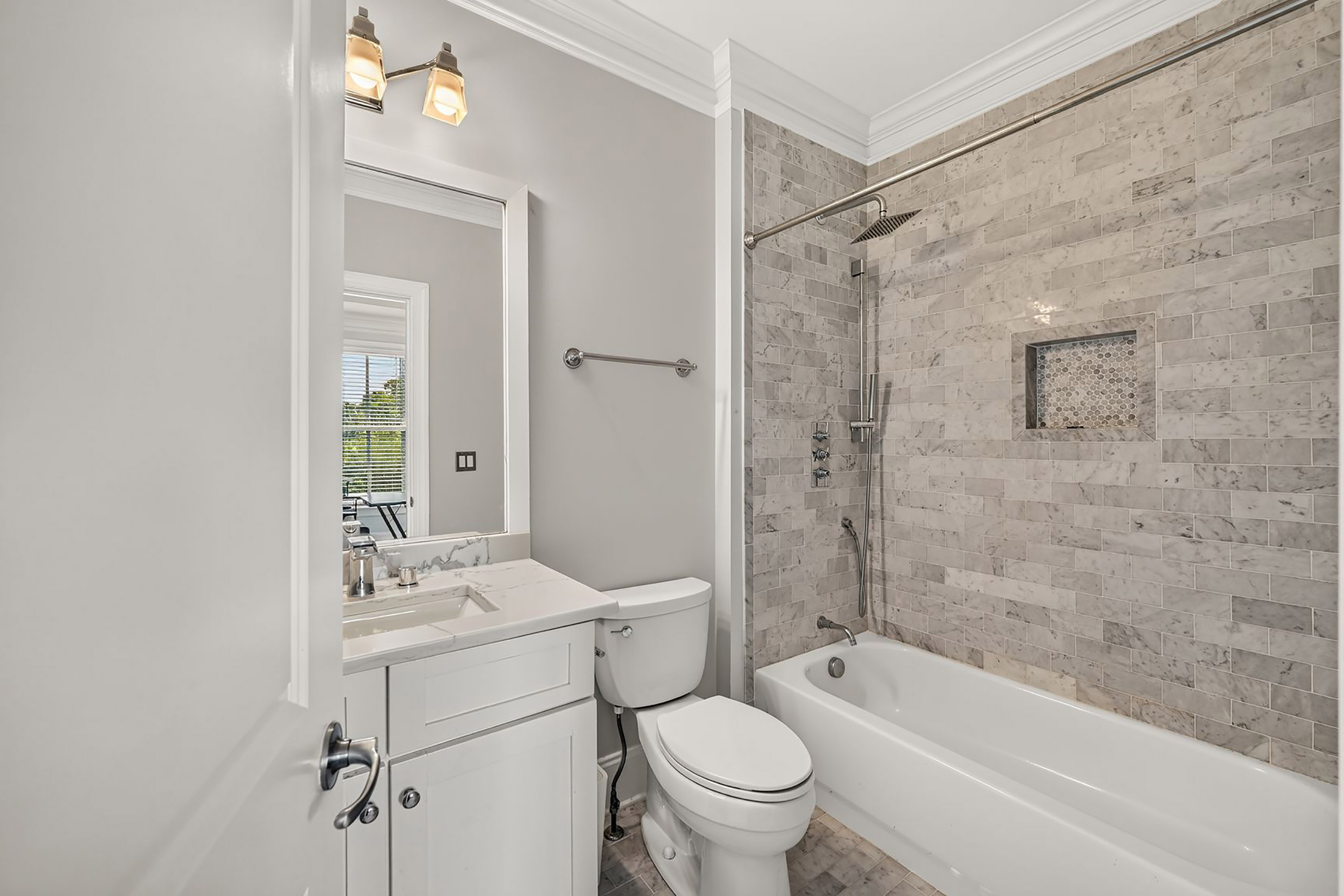  Exquisite Townhome in the Coveted Brownstones at Habersham - 物件實景