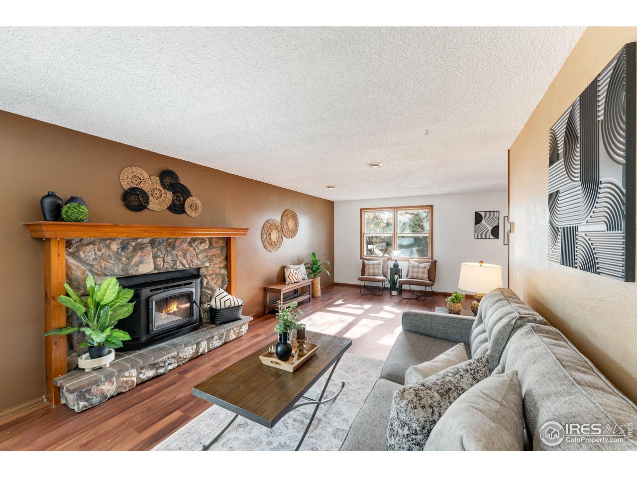 Longmont, Colorado, 80501, United States, 4 Bedrooms Bedrooms, ,2 BathroomsBathrooms,Residential,For Sale,1999140