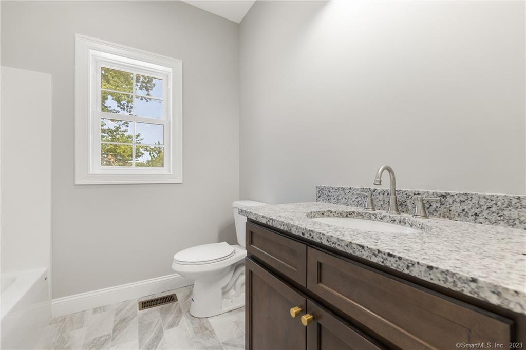 East Hampton, Connecticut, 06424, United States, 3 Bedrooms Bedrooms, ,2 BathroomsBathrooms,Residential,For Sale,1998442