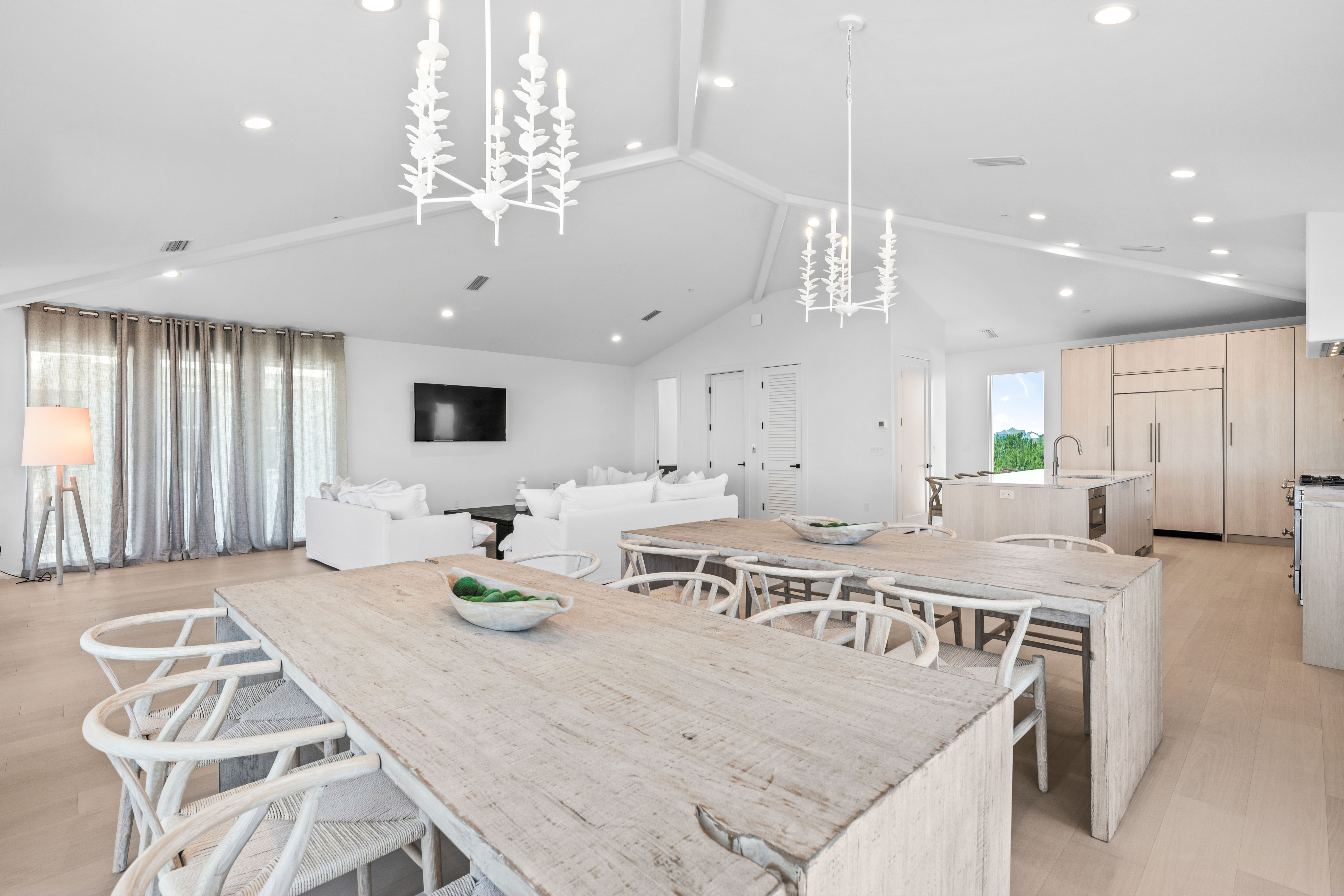  Four-Level Coastal Estate with Gulf Views in Exclusive Mala Beach - 物件實景