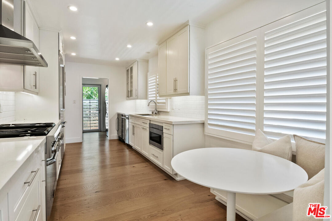 Sherman Oaks, California, 91403, United States, 3 Bedrooms Bedrooms, ,2 BathroomsBathrooms,Residential,For Sale,1940952