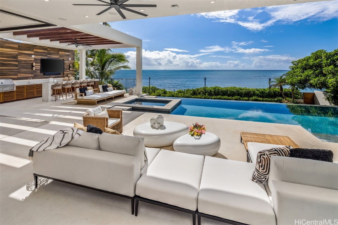Honolulu, Hawaii, 96816, United States, 5 Bedrooms Bedrooms, ,8 BathroomsBathrooms,Residential,For Sale,1705009