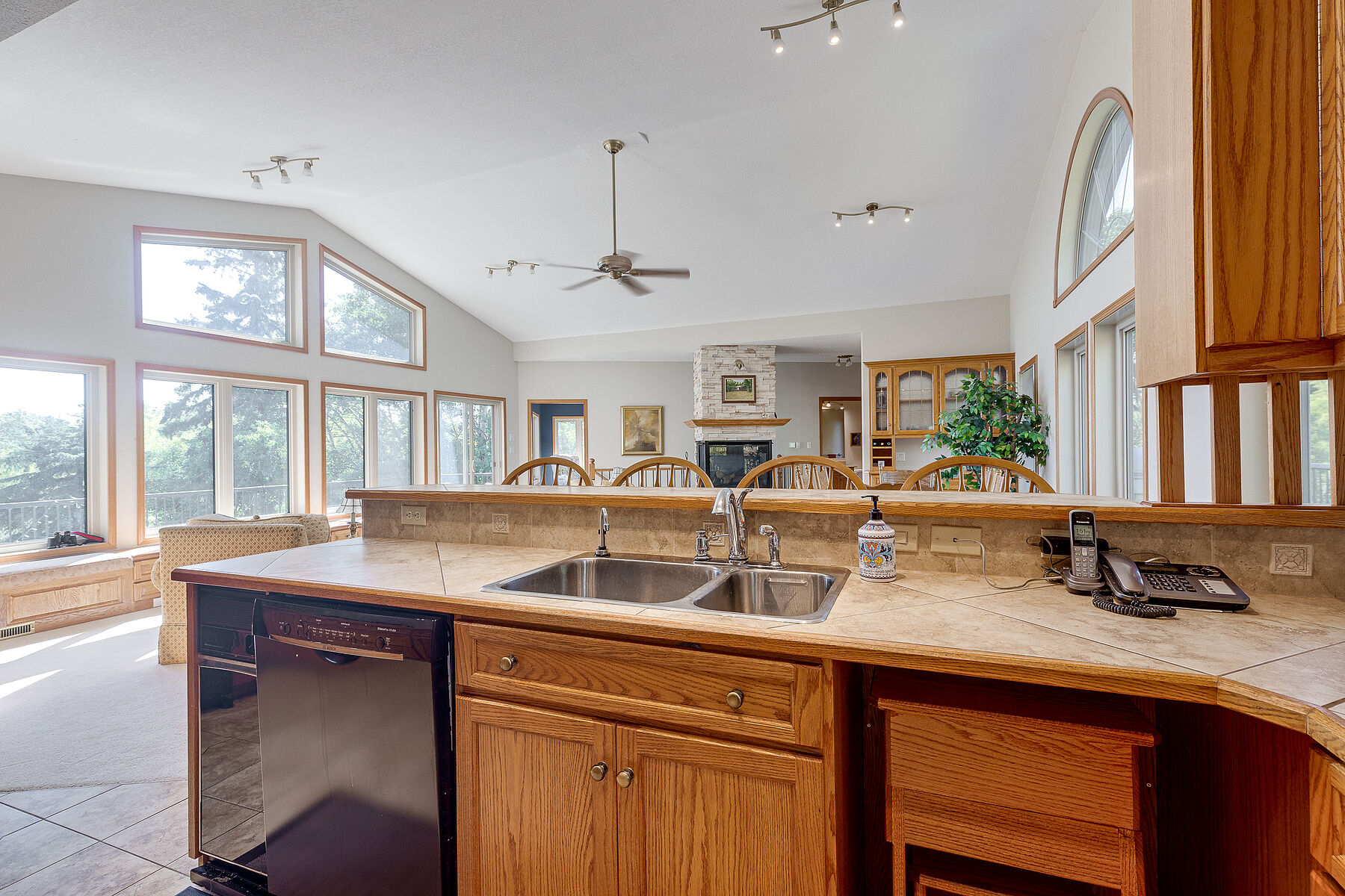  602 Pheasant Close - 物件實景