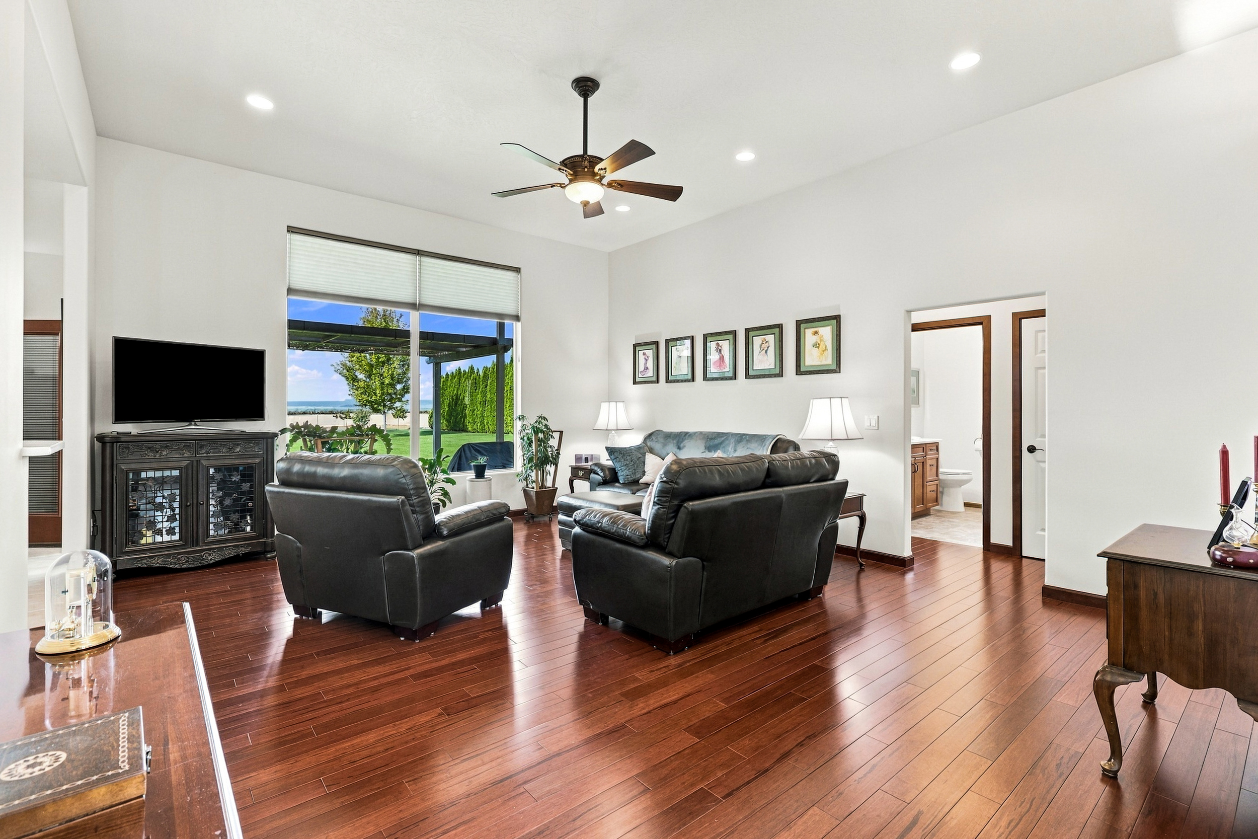  1.25 acres w vineyard views/mountain custom home - 物件實景