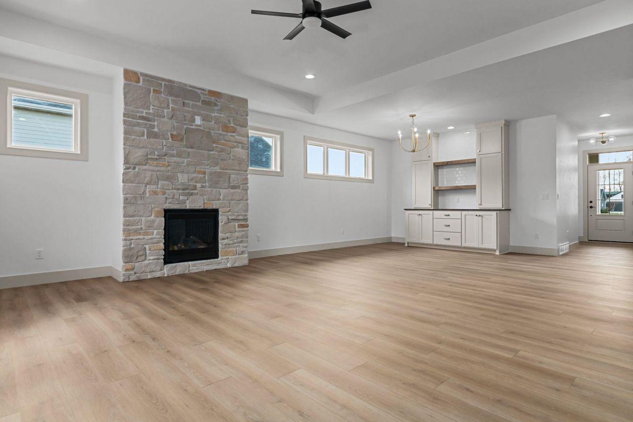 MENASHA, Wisconsin, 54952, United States, 5 Bedrooms Bedrooms, ,3 BathroomsBathrooms,Residential,For Sale,1793690