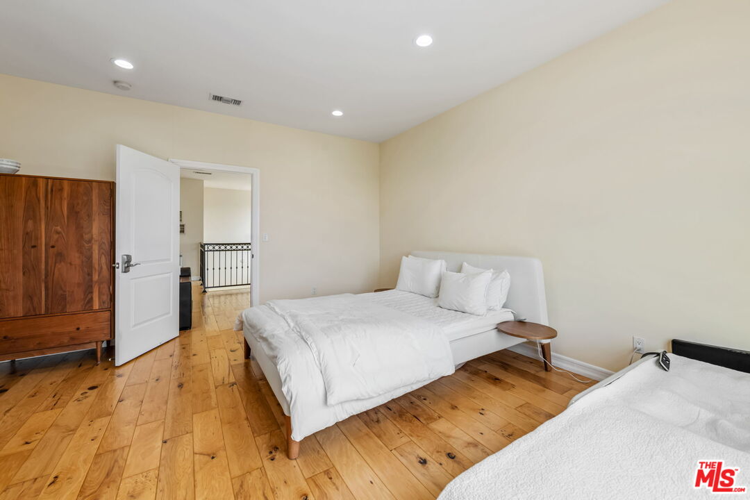 Los Angeles, California, 90025, United States, 6 Bedrooms Bedrooms, ,Residential,For Sale,1932013