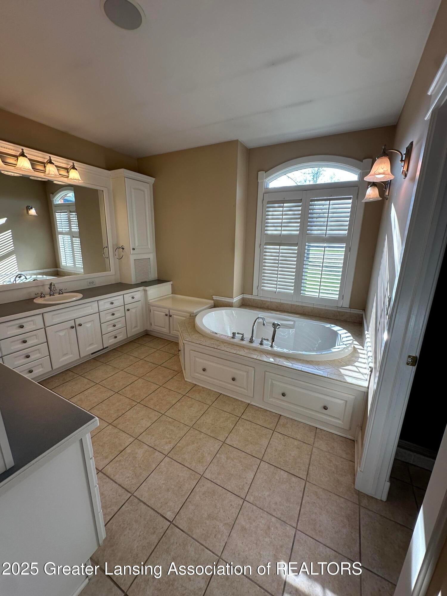 Lansing, Michigan, 48917, United States, 3 Bedrooms Bedrooms, ,4 BathroomsBathrooms,Residential,For Sale,1995579