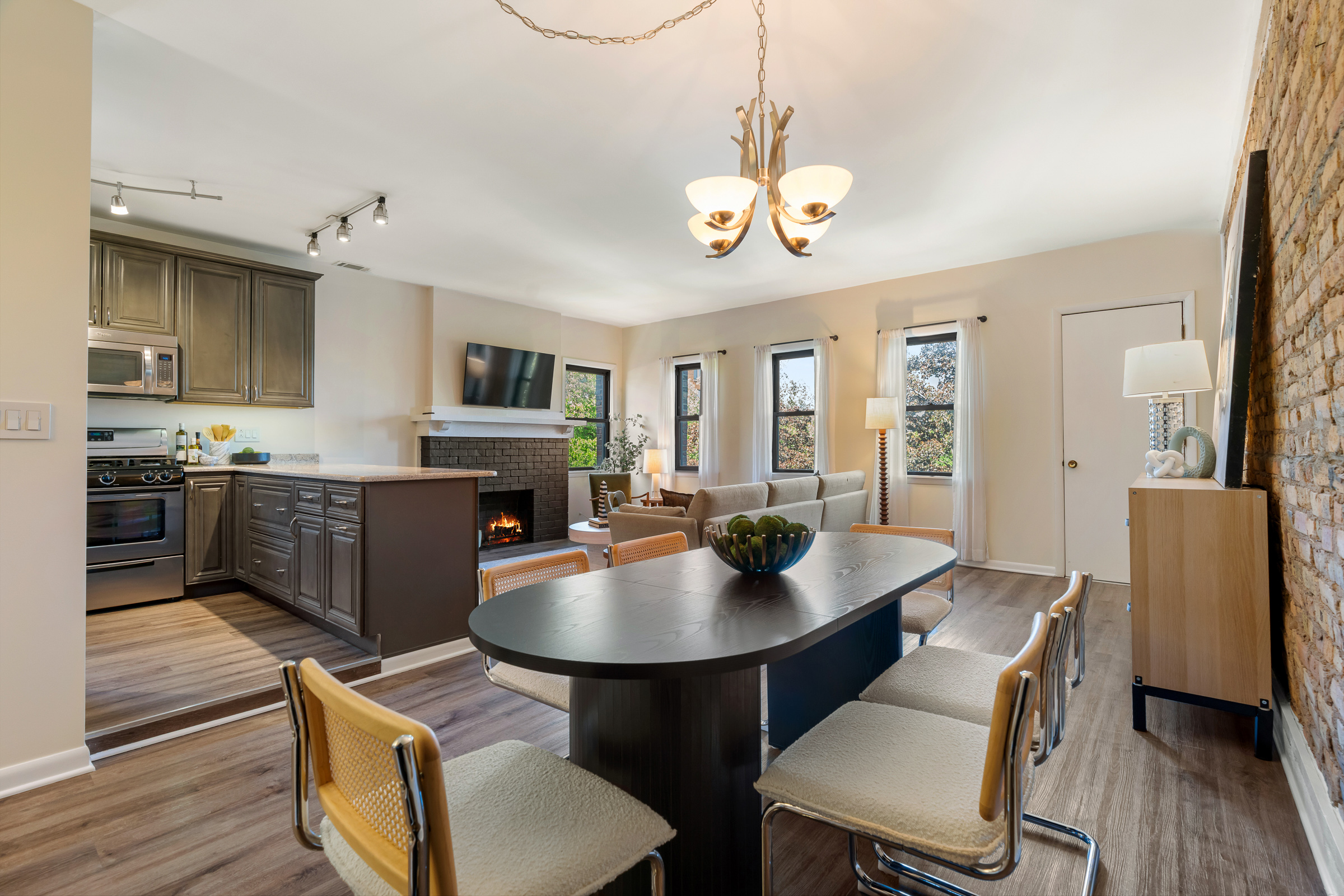  Spacious and Bright Condo in Prime Southeast Evanston Location - 物件實景