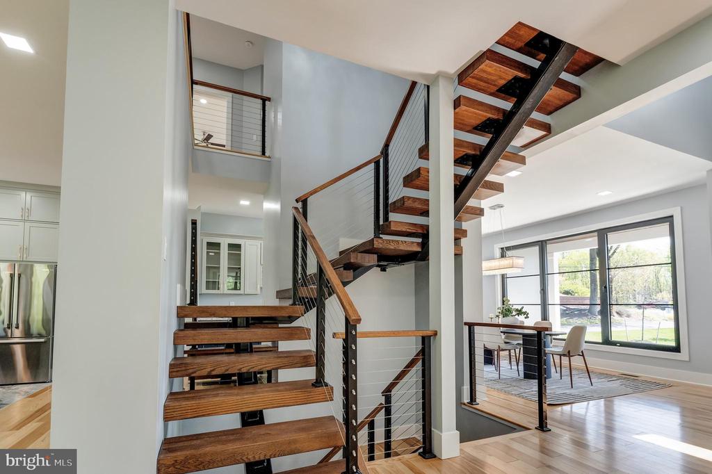 Herndon, Virginia, 20170, United States, 6 Bedrooms Bedrooms, ,6 BathroomsBathrooms,Residential,For Sale,1941281
