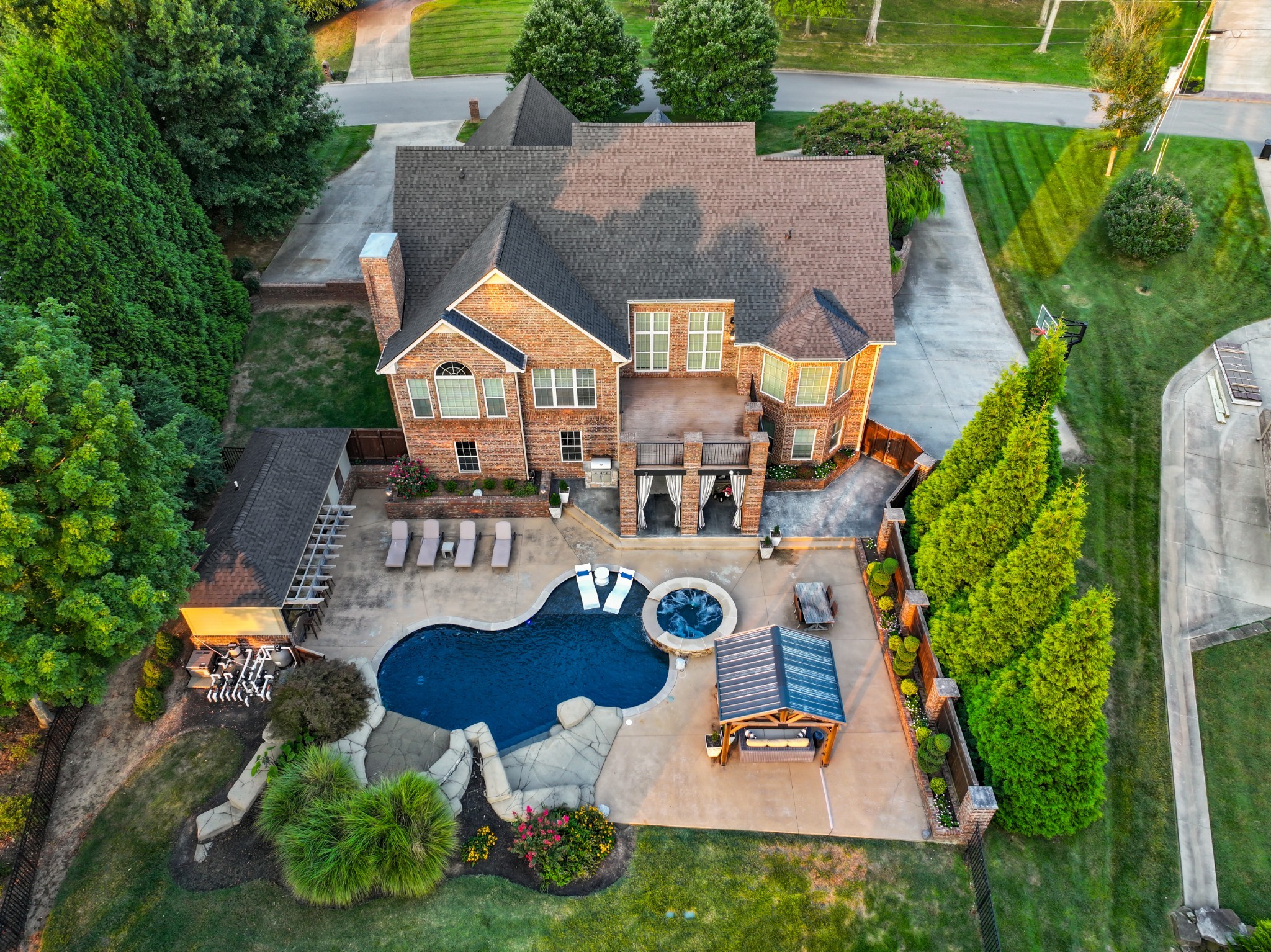 Clarksville, Tennessee, 37043, United States, 4 Bedrooms Bedrooms, ,5 BathroomsBathrooms,Residential,For Sale,1997798