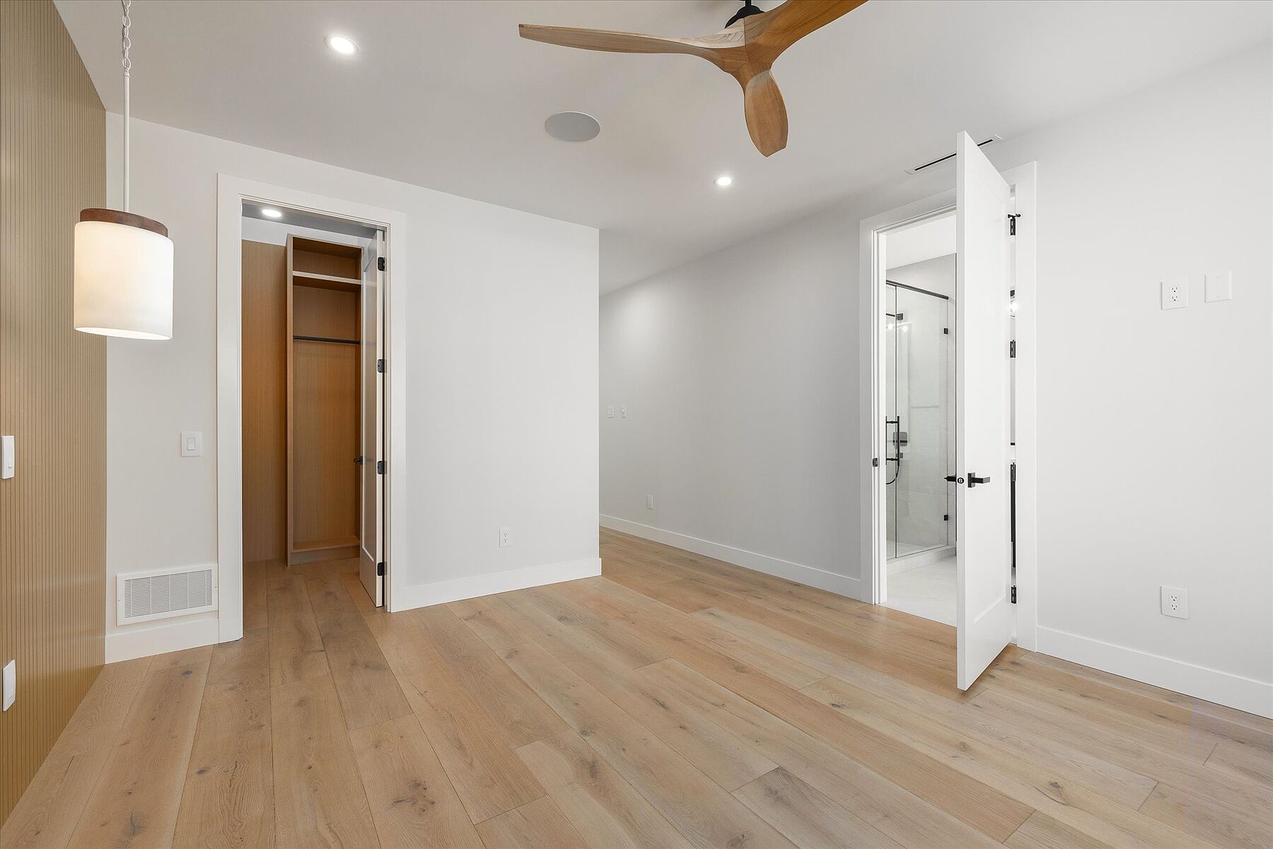  Spacious Modern Build - 物件實景