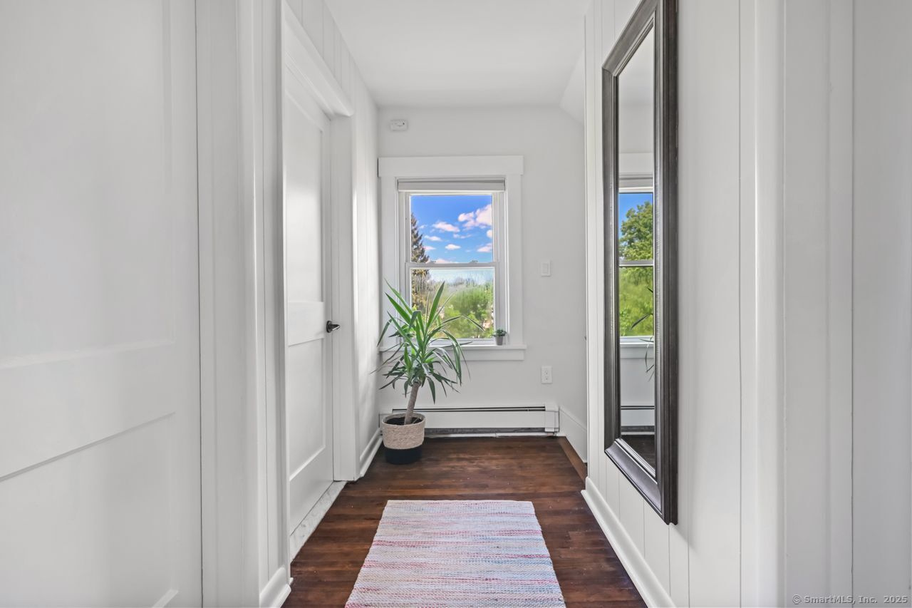 Stamford, Connecticut, 06902, United States, 3 Bedrooms Bedrooms, ,2 BathroomsBathrooms,Residential,For Sale,1837924