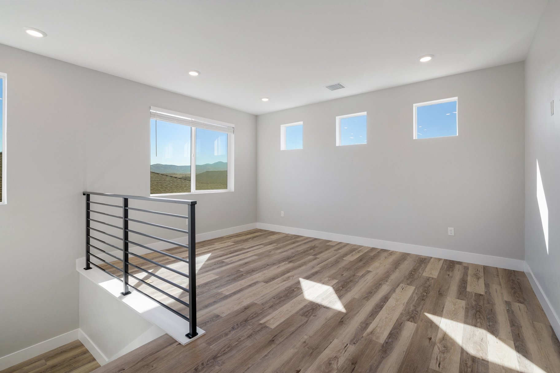  Beyond Builder Standard: Elevated Design, Flexible Living, Mountain Views - 物件實景