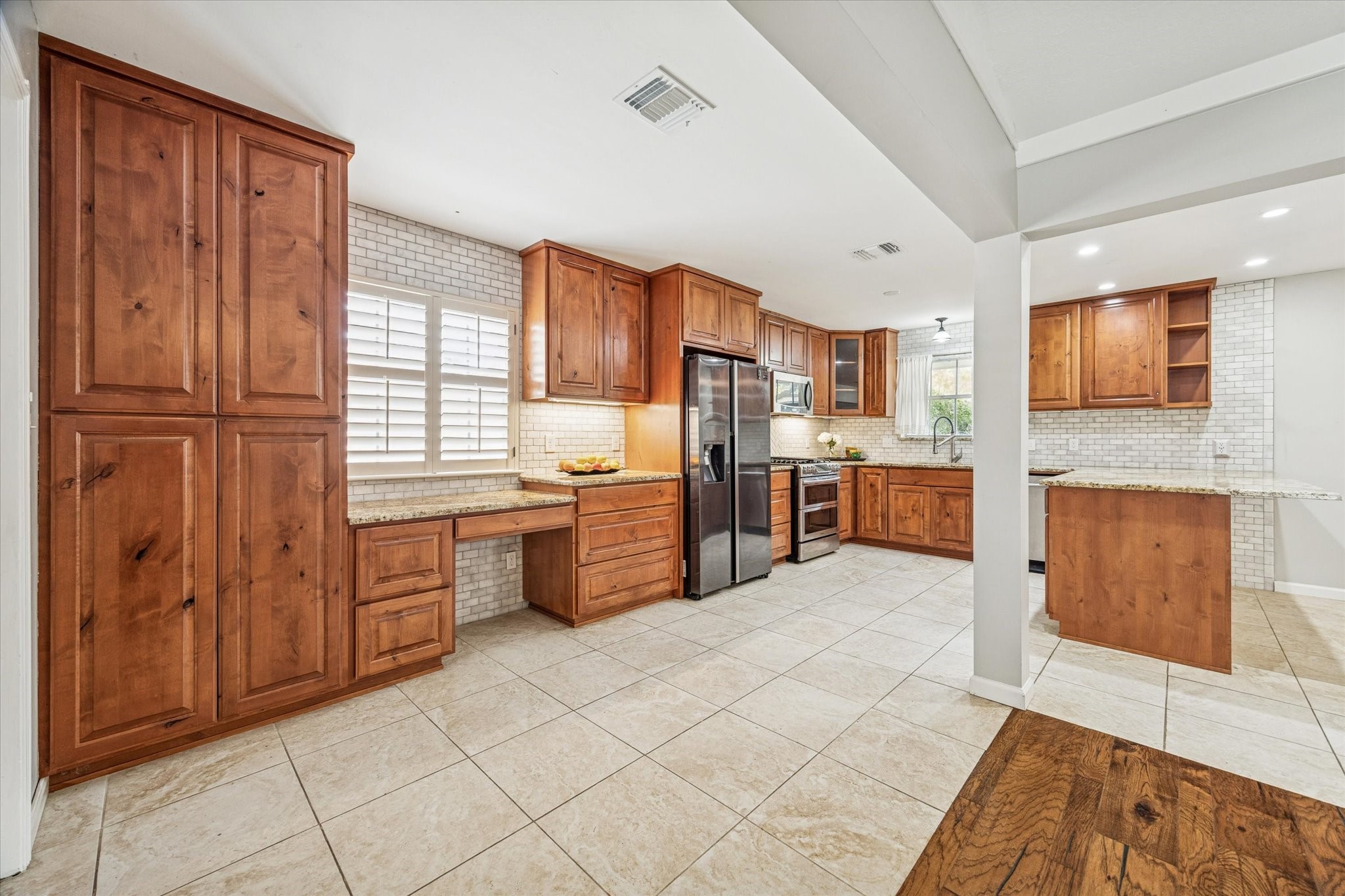  2310 Walnut Bend Lane - 物件實景