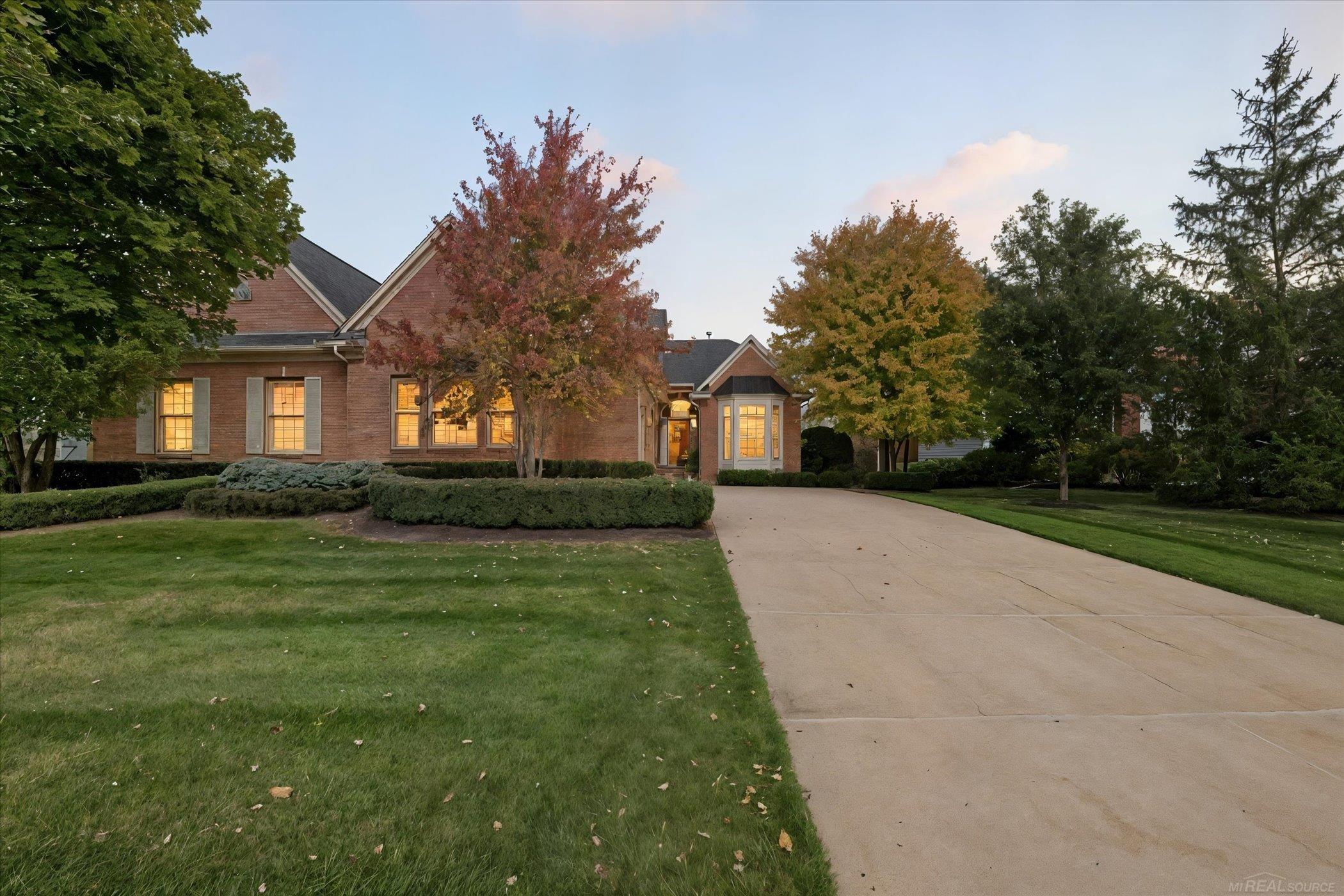 Oakland Twp, Michigan, 48306, United States, 2 Bedrooms Bedrooms, ,4 BathroomsBathrooms,Residential,For Sale,1984320