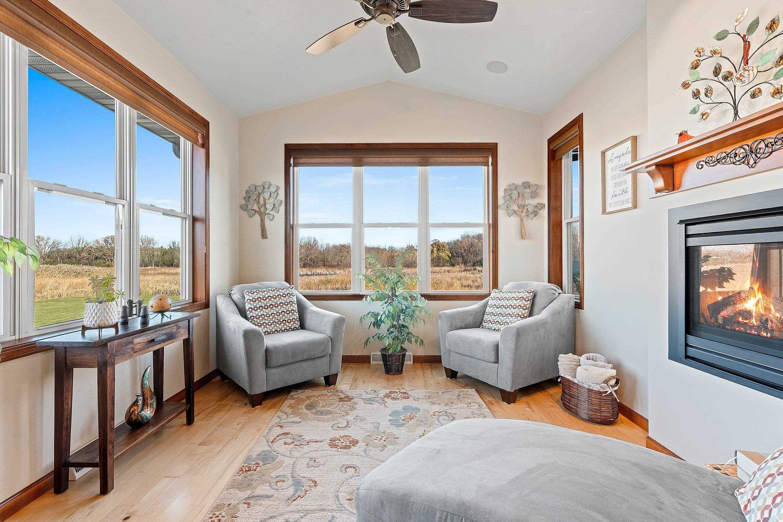 NEENAH, Wisconsin, 54956, United States, 3 Bedrooms Bedrooms, ,3 BathroomsBathrooms,Residential,For Sale,1986561