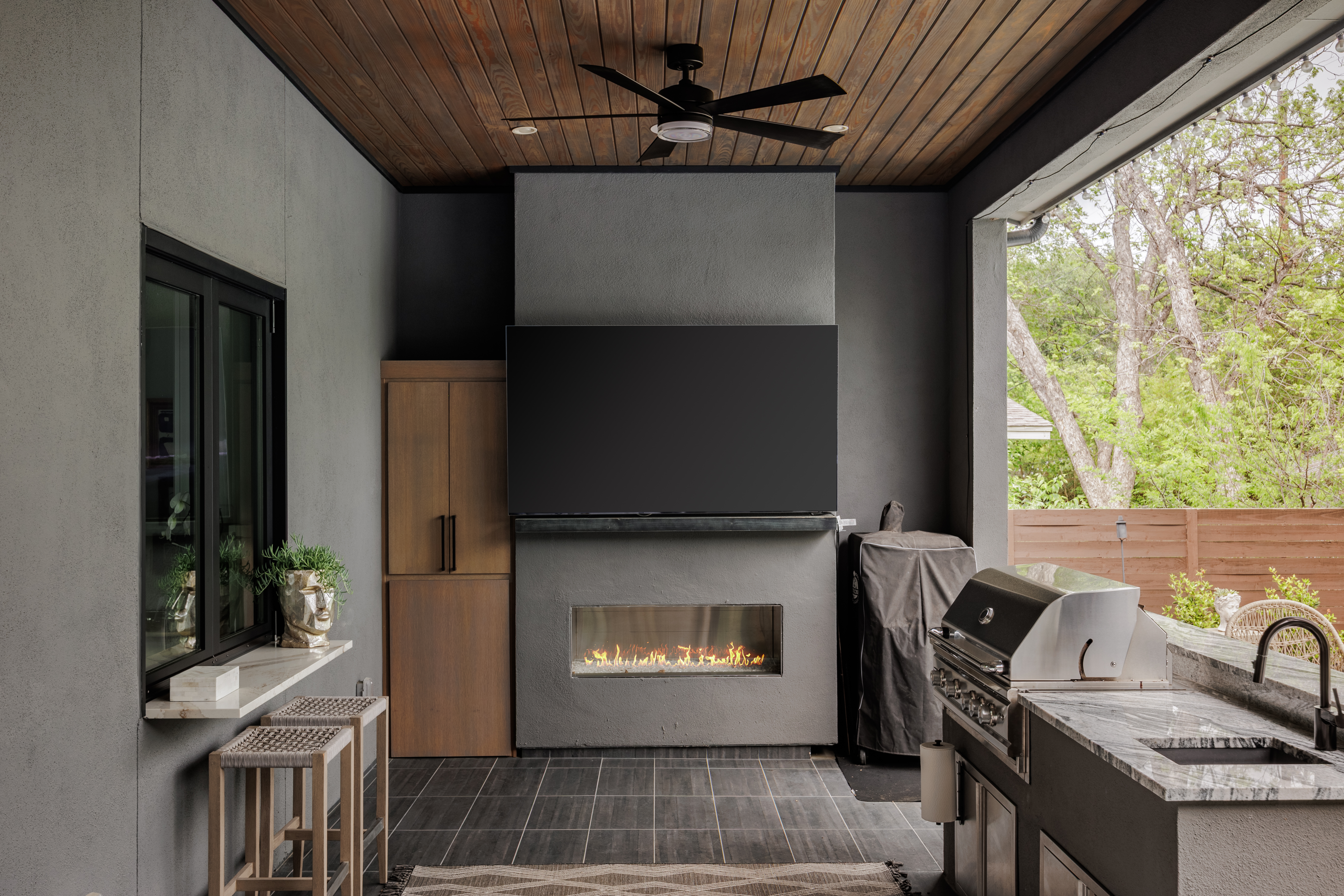  Sophisticated Barton Hills Home Balancing Lively Entertaining with Quiet Retreat - 物件實景