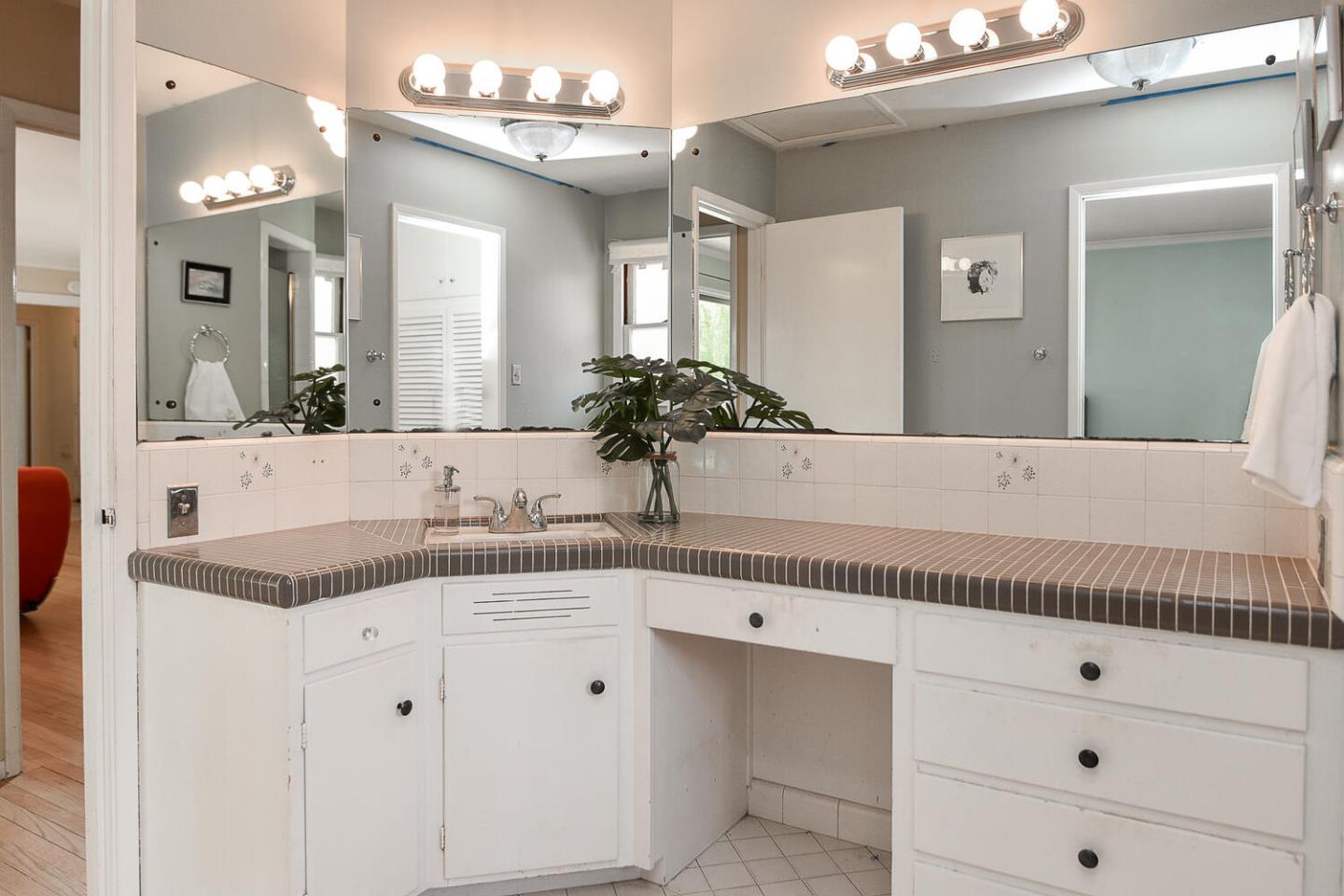 San Jose - Willow Glen, California, 95125, United States, 3 Bedrooms Bedrooms, ,2 BathroomsBathrooms,Residential,For Sale,1740132