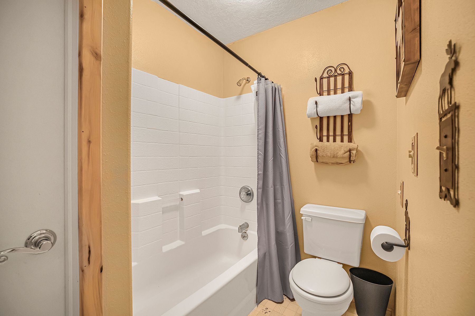  where  the mountains meet mccoy - 物件實景