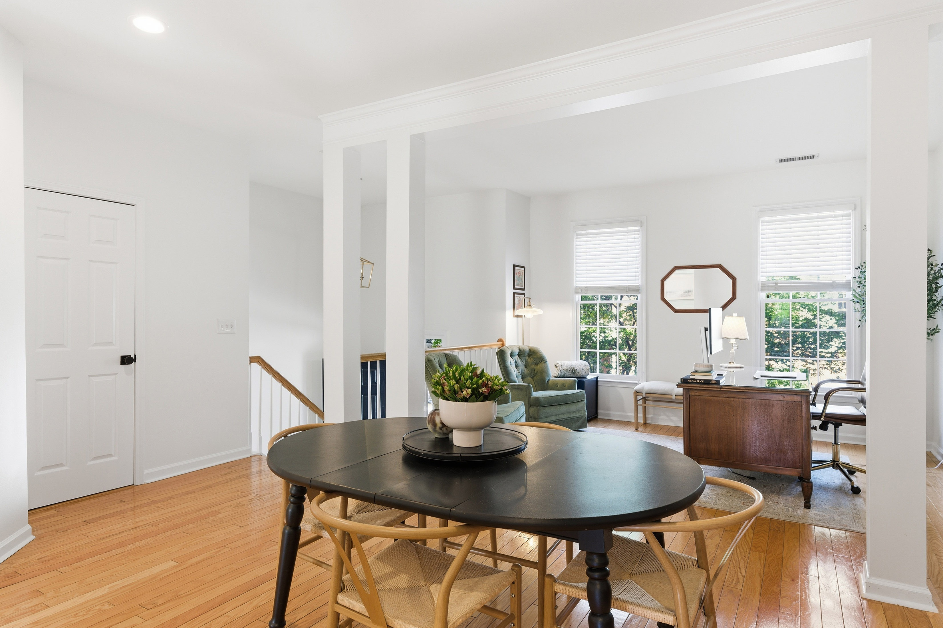  Elevated Finishes, Functional Living and Modern Style in Three Level Townhome - 物件實景