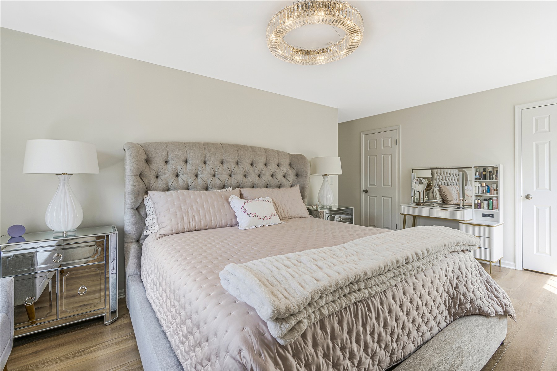  ?Sutton Woods? Beautifully Updated End Unit Townhome - 物件實景