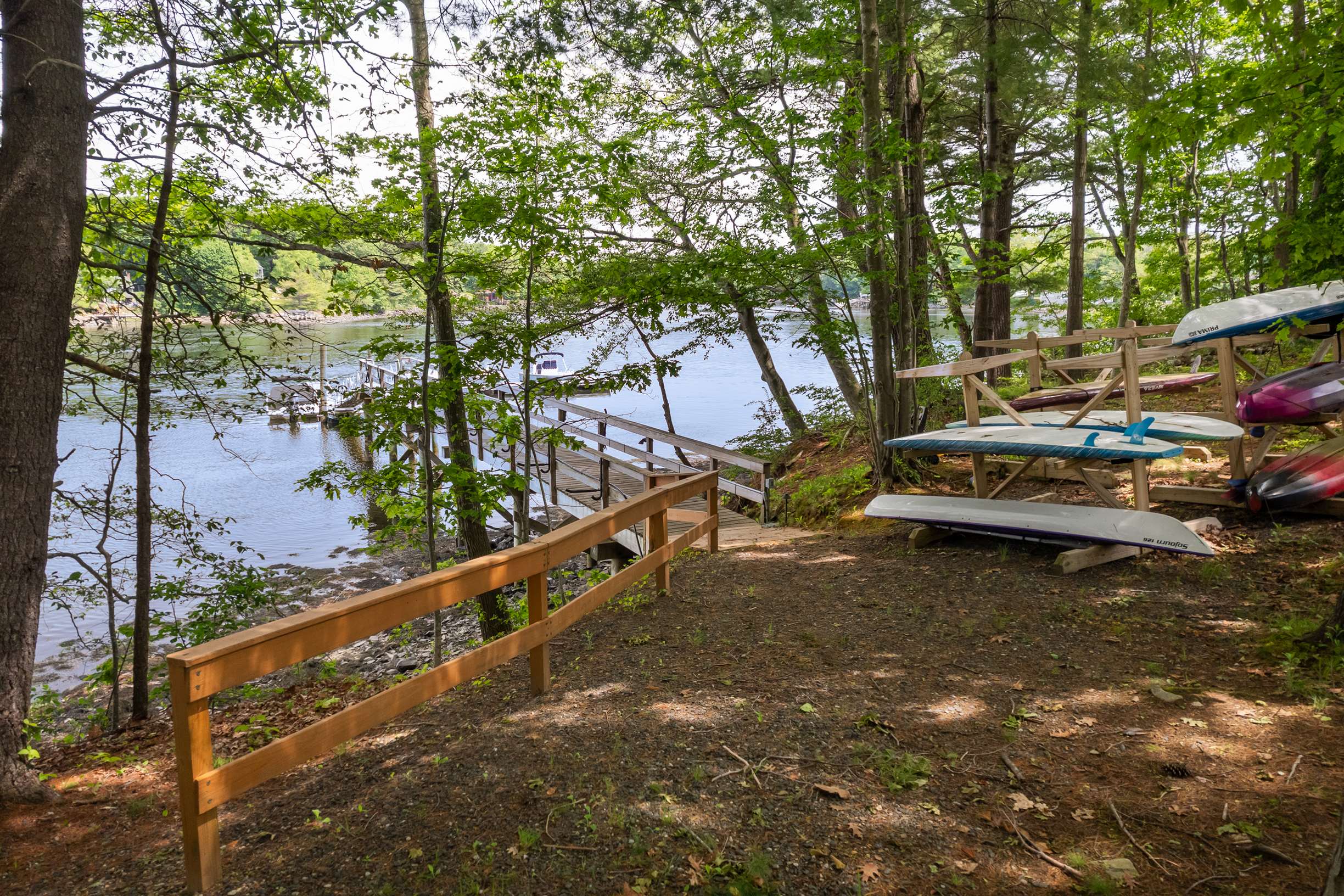  Shingle Style Colonial With Deep Water Dock Access - 物件實景
