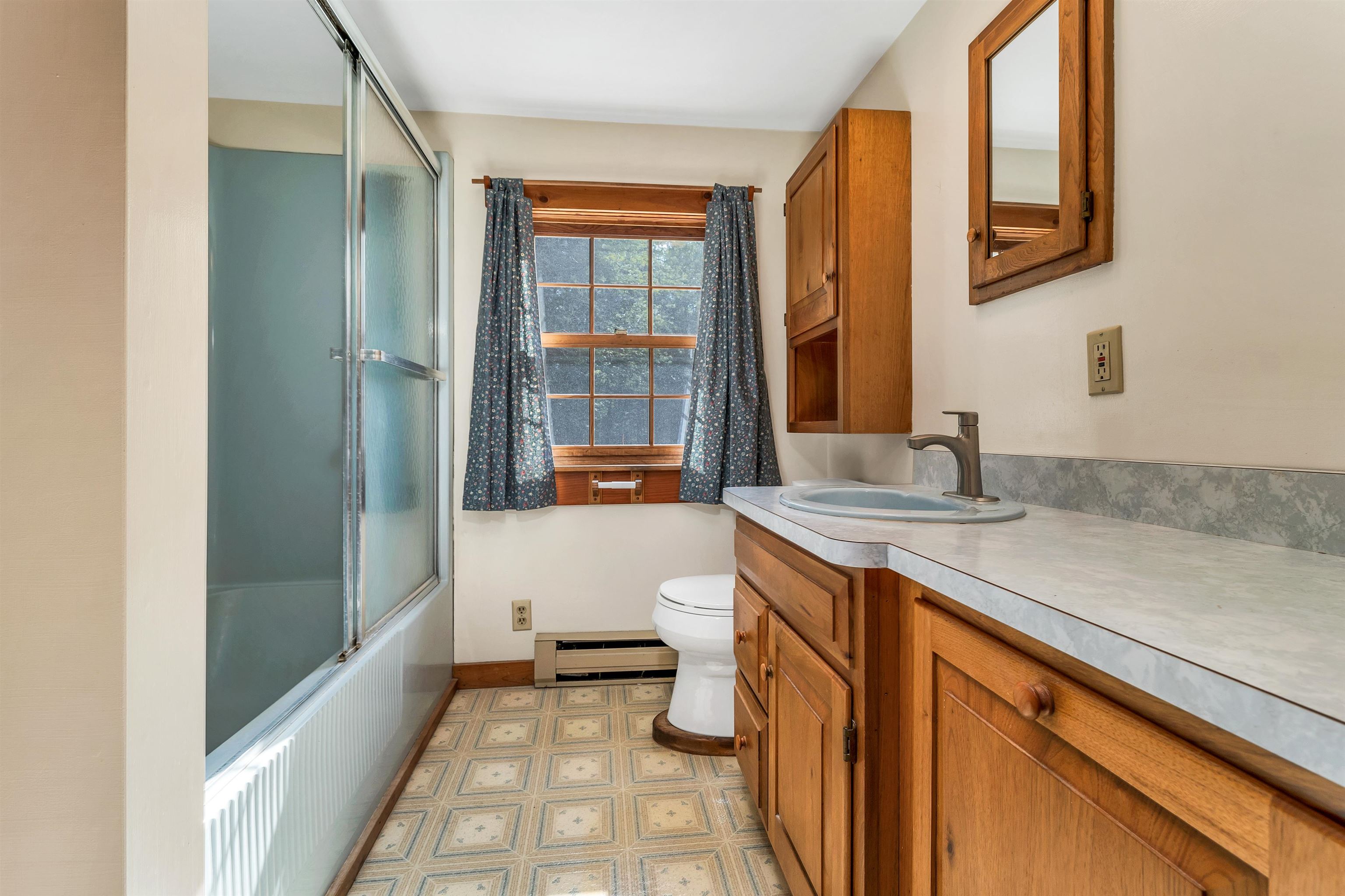 Chesterfield, New Hampshire, 03466, United States, 4 Bedrooms Bedrooms, ,2 BathroomsBathrooms,Residential,For Sale,1934189