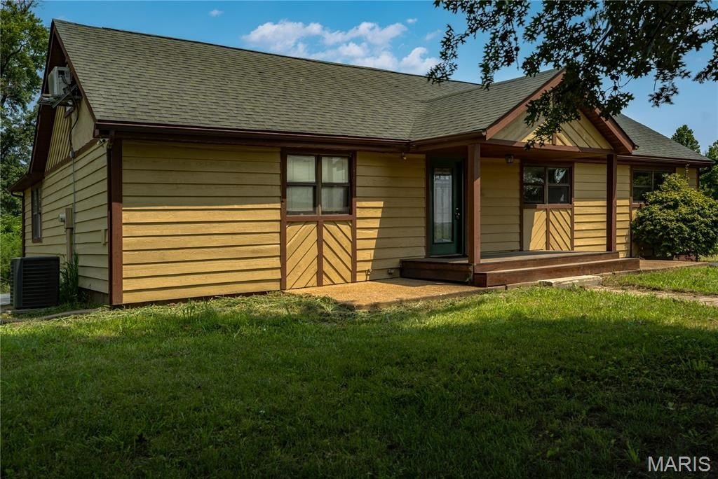 Edwardsville, Illinois, 62025, United States, 5 Bedrooms Bedrooms, ,4 BathroomsBathrooms,Residential,For Sale,1975622