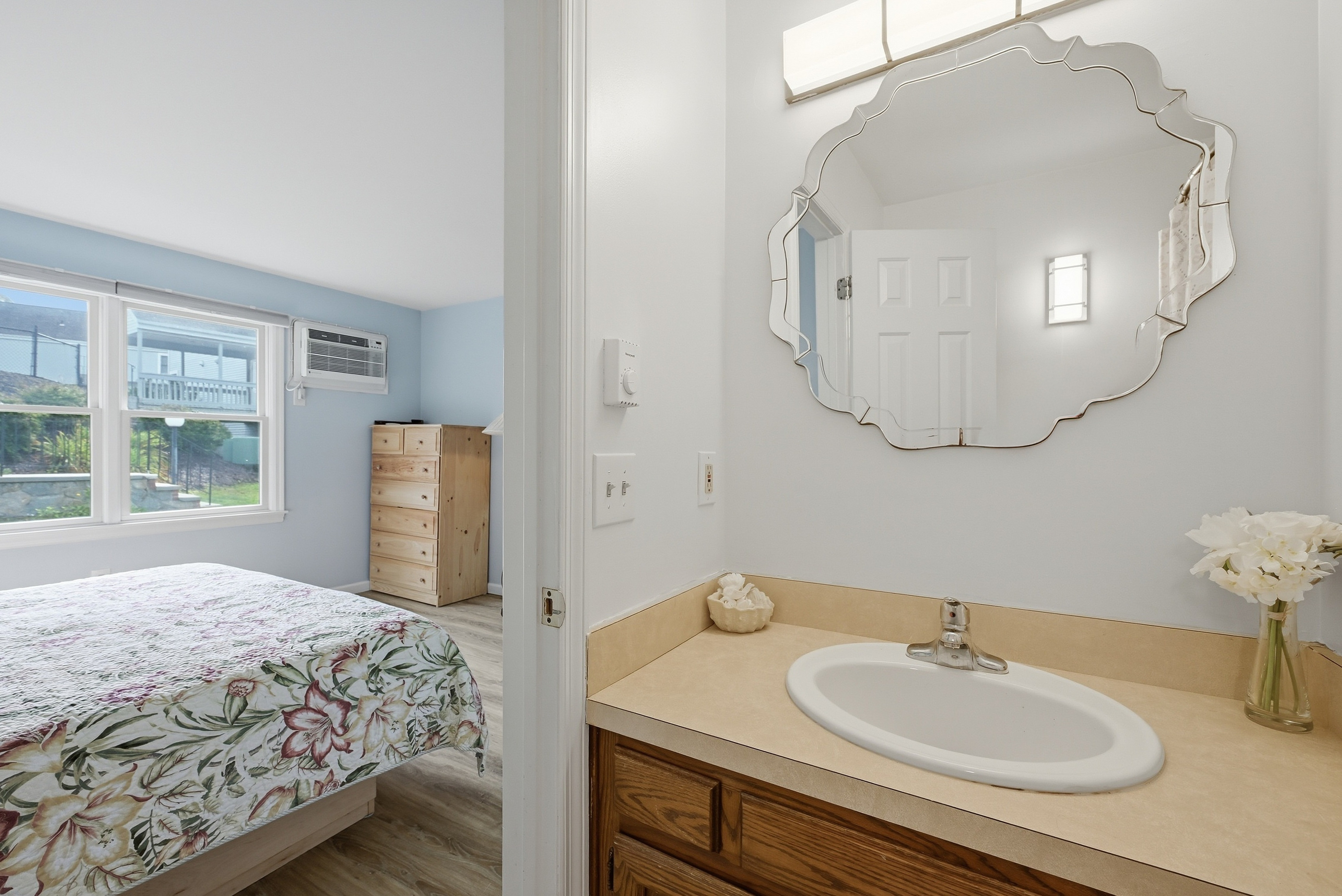  Immaculate Lower-Level End Unit - 物件實景
