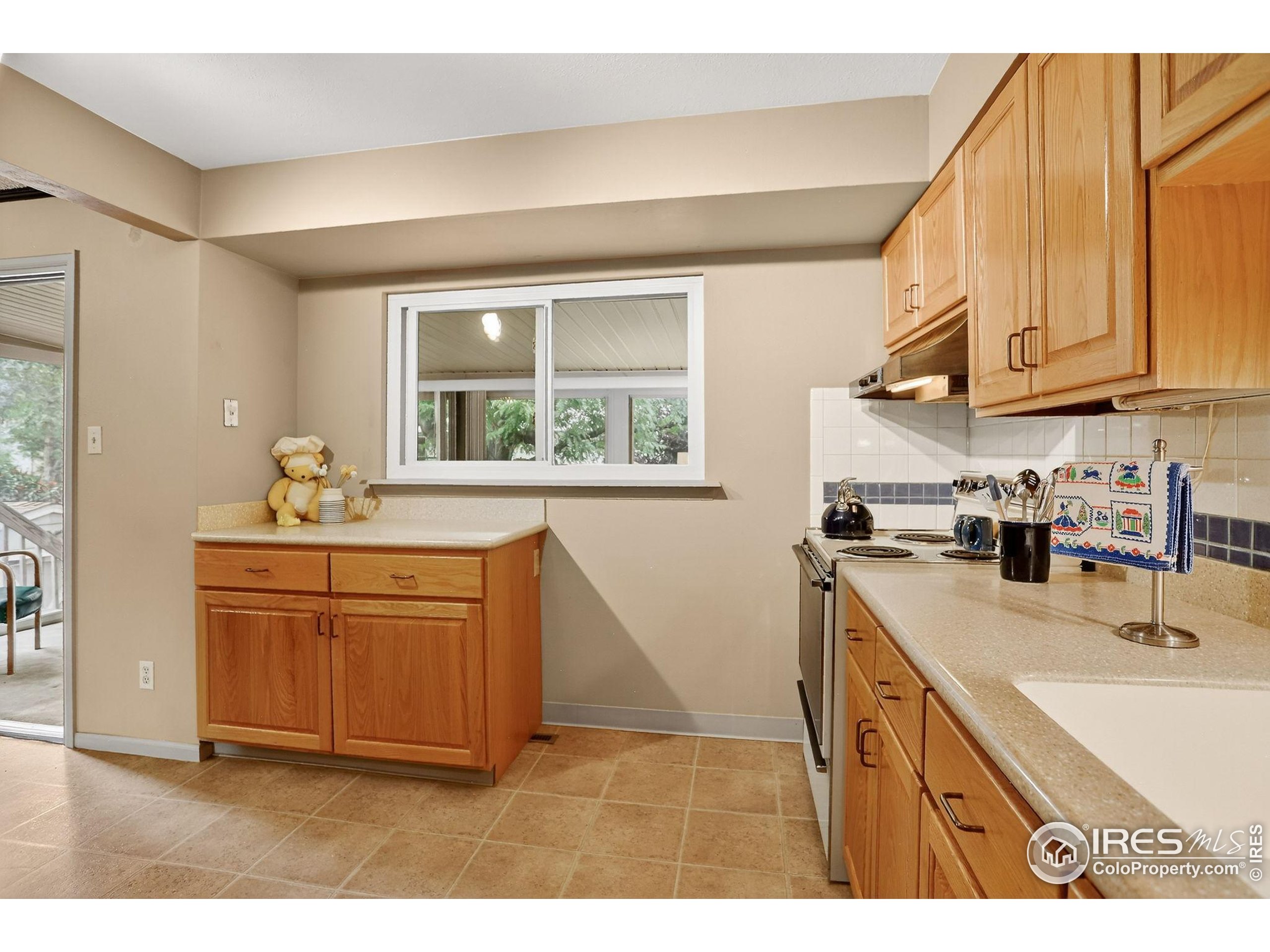 Longmont, Colorado, 80501, United States, 4 Bedrooms Bedrooms, ,2 BathroomsBathrooms,Residential,For Sale,1994687