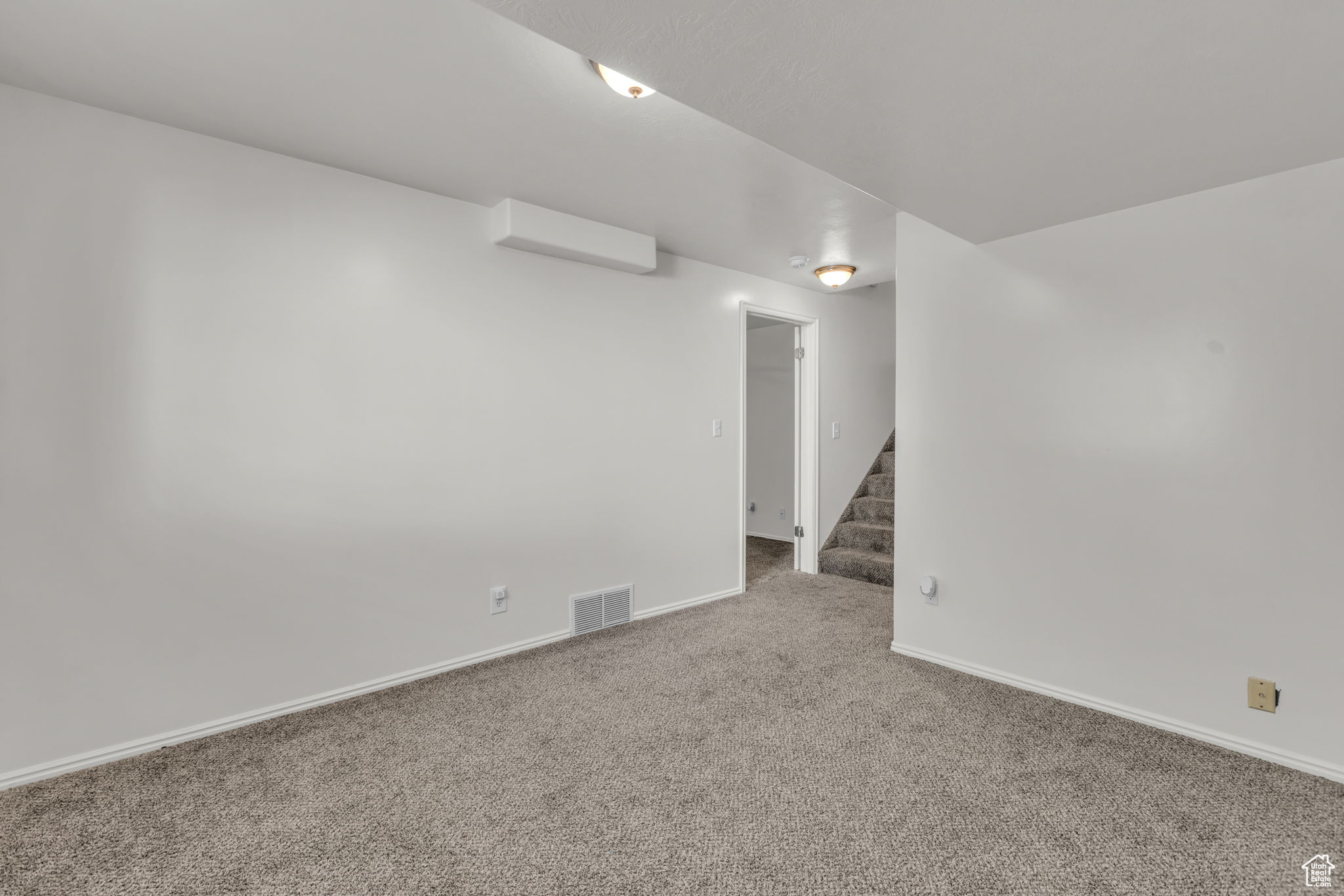 Ogden, Utah, 84404, United States, 4 Bedrooms Bedrooms, ,3 BathroomsBathrooms,Residential,For Sale,1867138