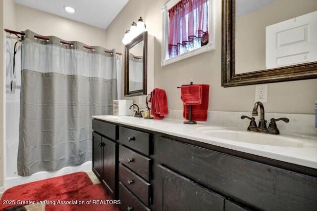 Charlotte, Michigan, 48813, United States, 5 Bedrooms Bedrooms, ,5 BathroomsBathrooms,Residential,For Sale,1985665