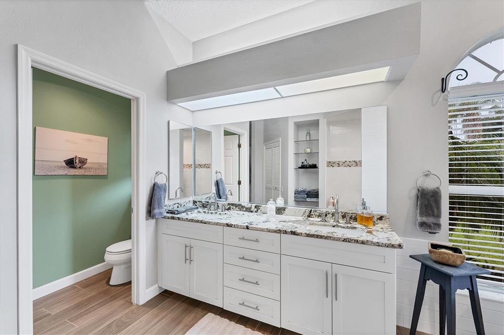 Sarasota, Florida, 34233, United States, 4 Bedrooms Bedrooms, ,4 BathroomsBathrooms,Residential,For Sale,1891764