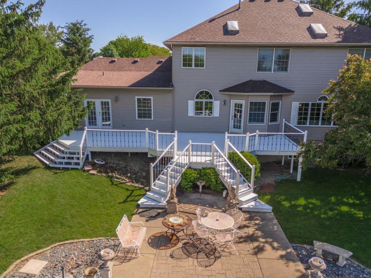 Bloomington, Illinois, 61704, United States, 6 Bedrooms Bedrooms, ,5 BathroomsBathrooms,Residential,For Sale,1793888