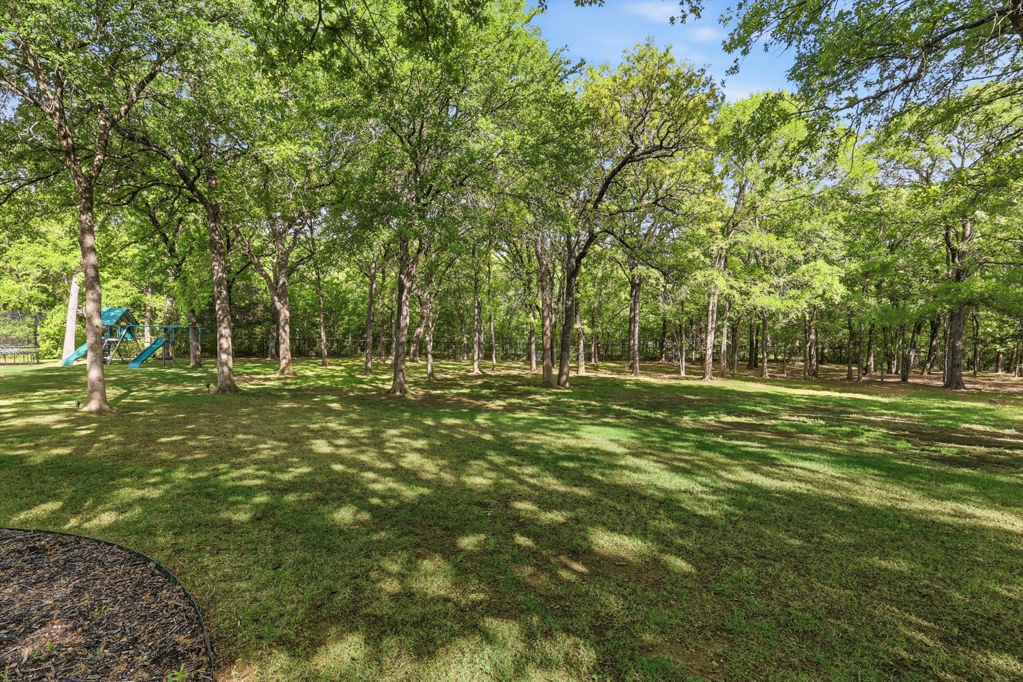  Resort-Style Estate Living on 1.9 Wooded Acres in Prestigious Shadow Wood Estate - 物件實景