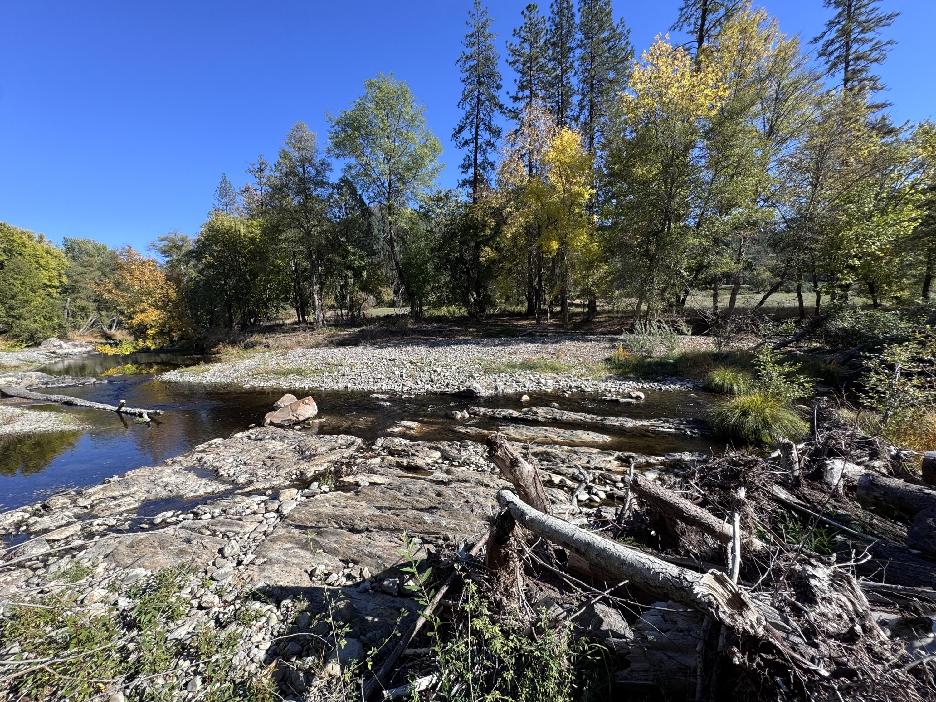 Rogue River, Oregon, 97537, United States, 3 Bedrooms Bedrooms, ,4 BathroomsBathrooms,Residential,For Sale,1982617
