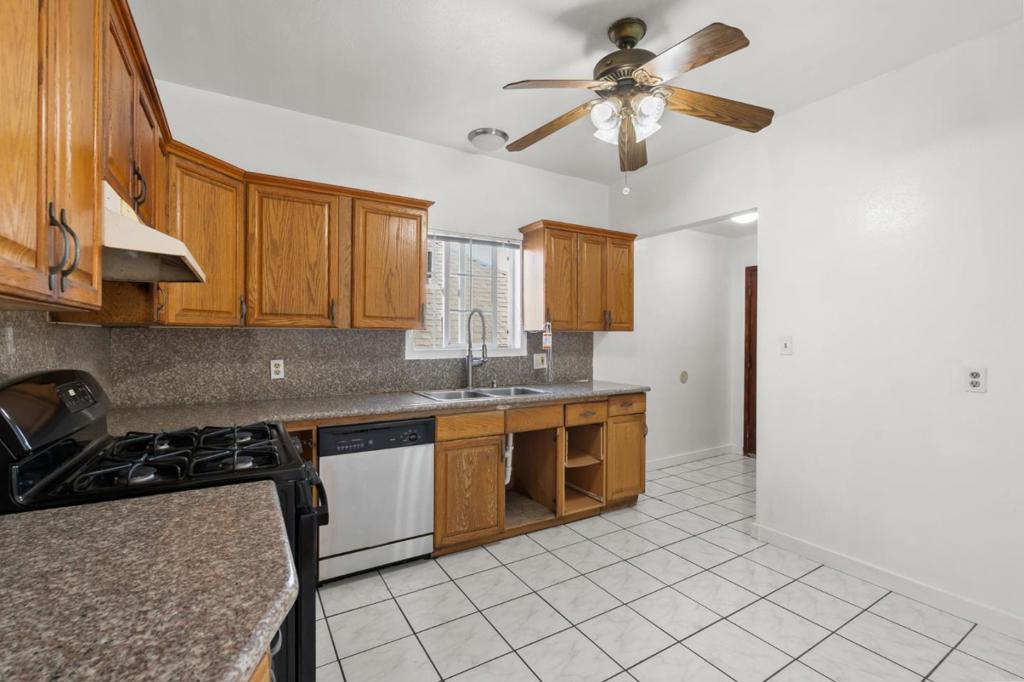 Emeryville, California, 94608, United States, ,Residential,For Sale,1928505