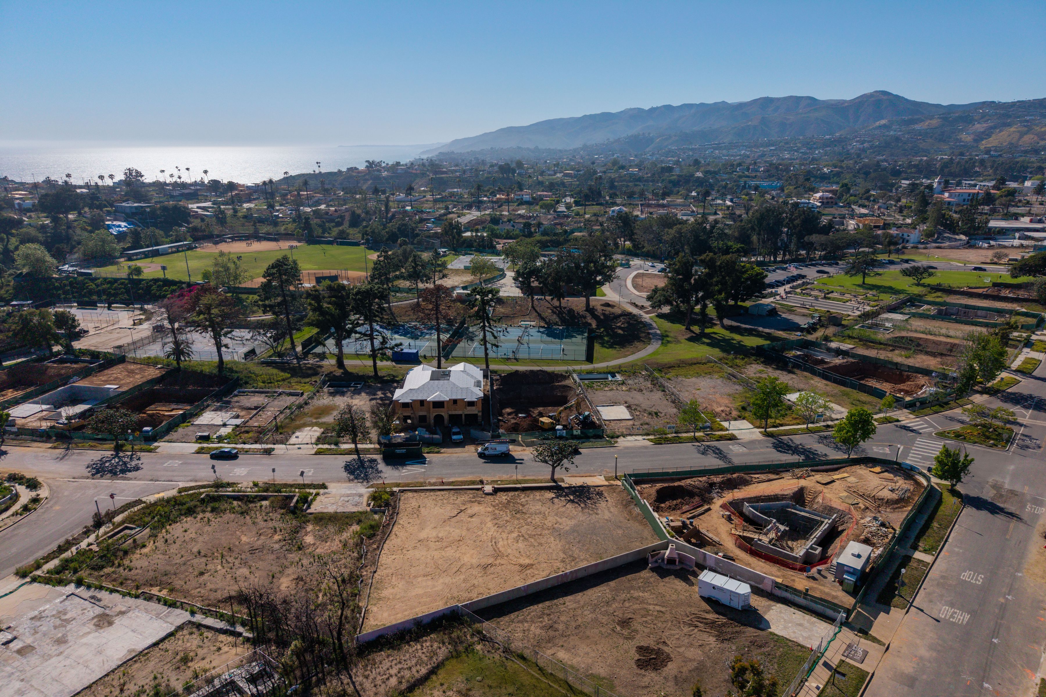  746 Alma Real Dr - 物件實景