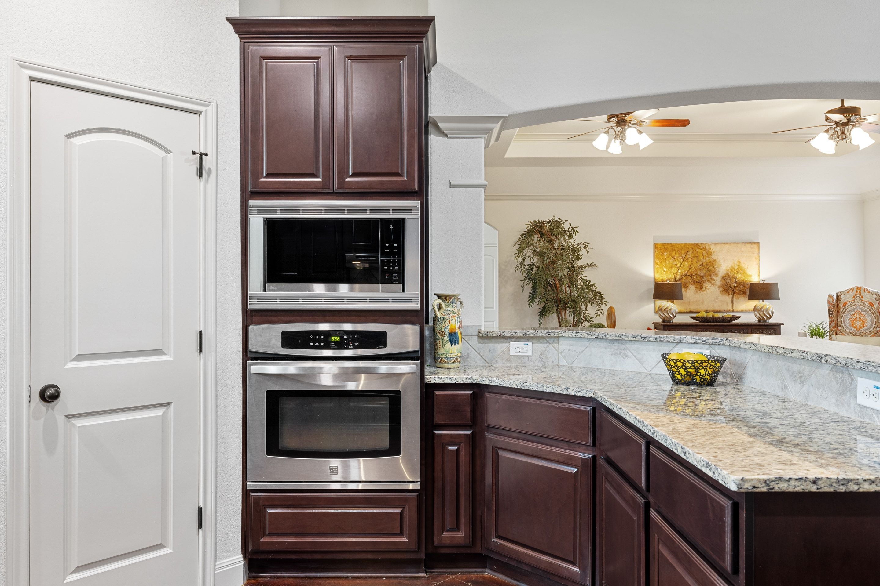  Beautiful Dripping Springs 1-Story on 2 Level Acres with Barn in Chama Trace - 物件實景