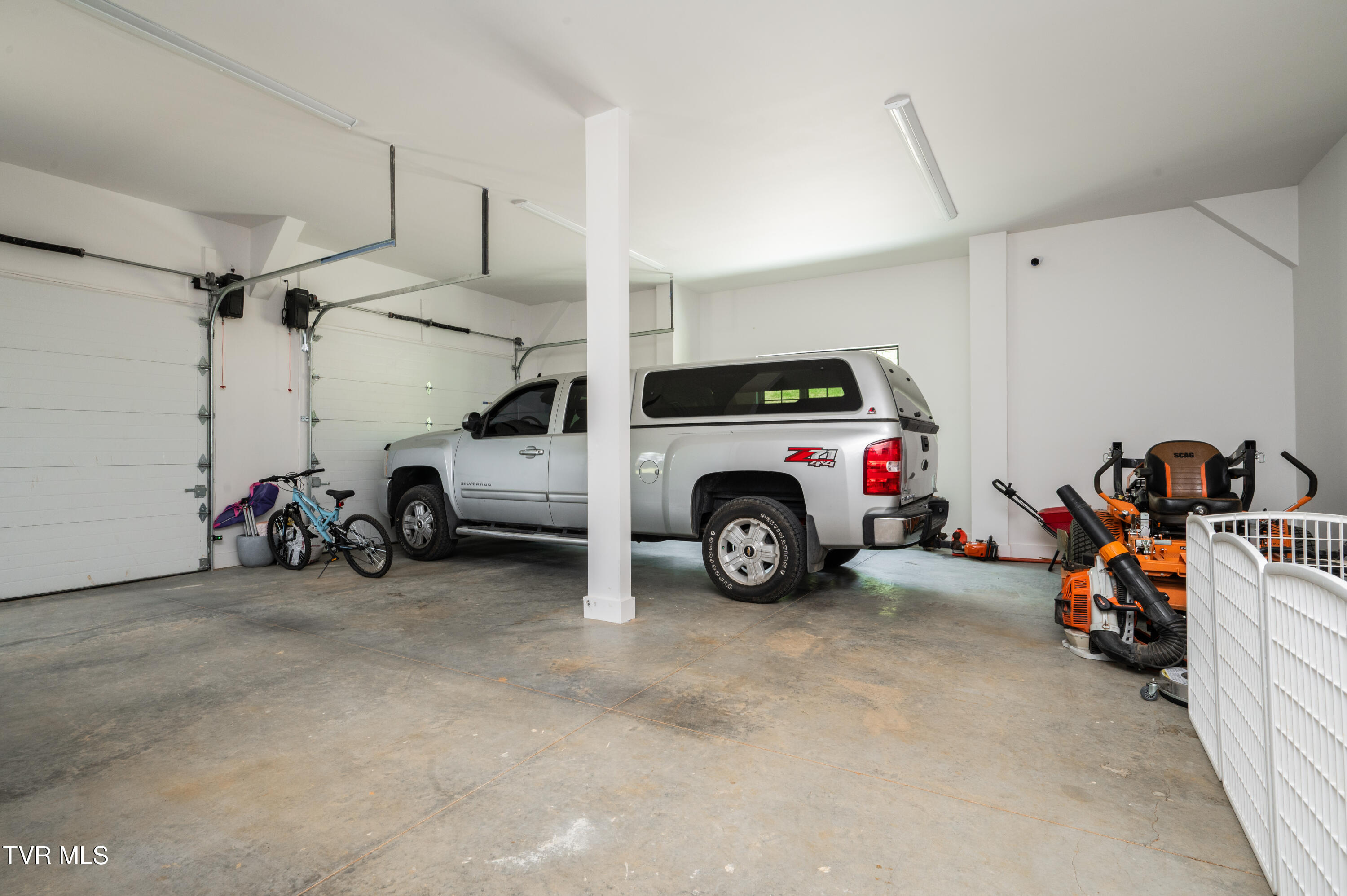 Kingsport, Tennessee, 37664, United States, 4 Bedrooms Bedrooms, ,4 BathroomsBathrooms,Residential,For Sale,1981214