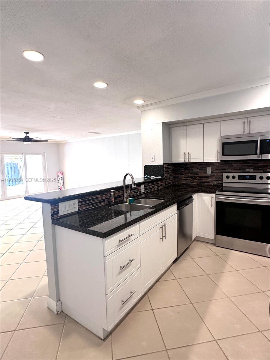 Miami Lakes, Florida, 33014, United States, 2 Bedrooms Bedrooms, ,2 BathroomsBathrooms,Residential,For Sale,2003044