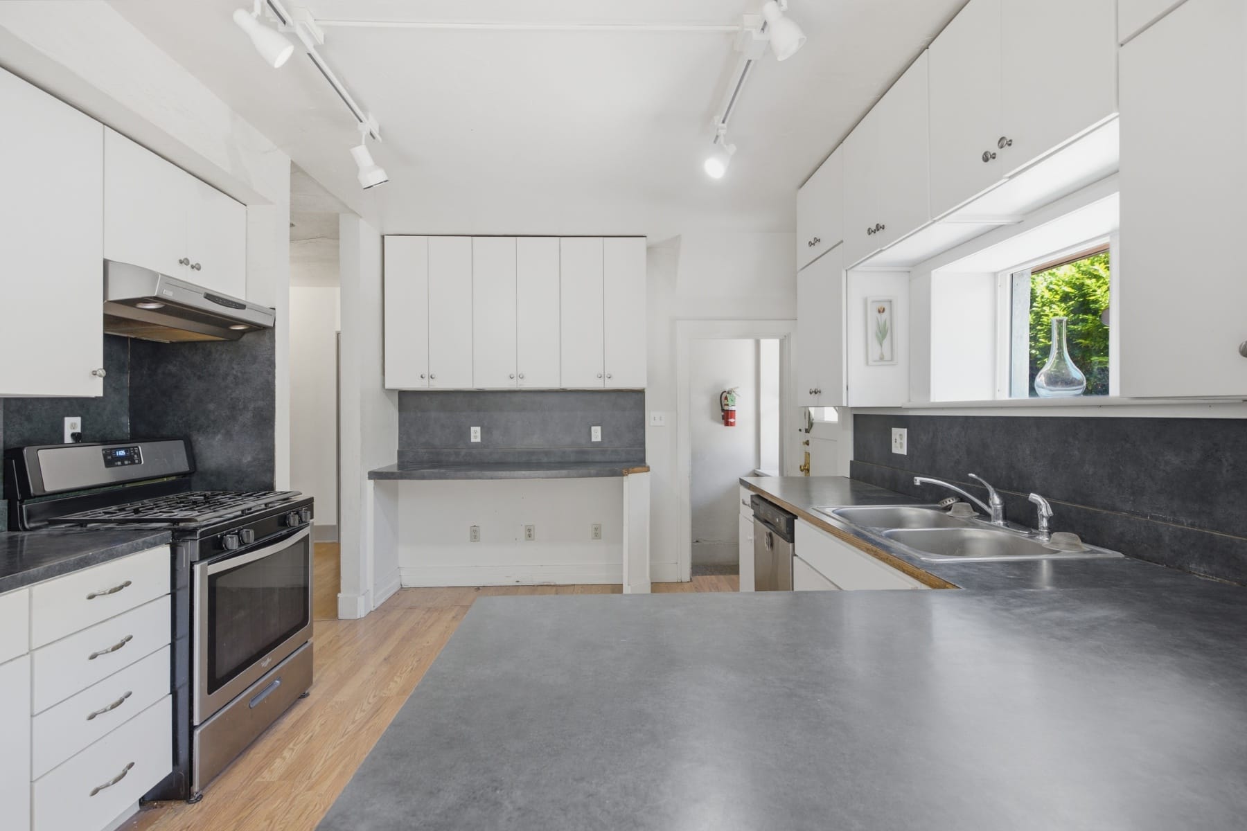  220 NW A Street Grants Pass, OR 97526 - 物件實景