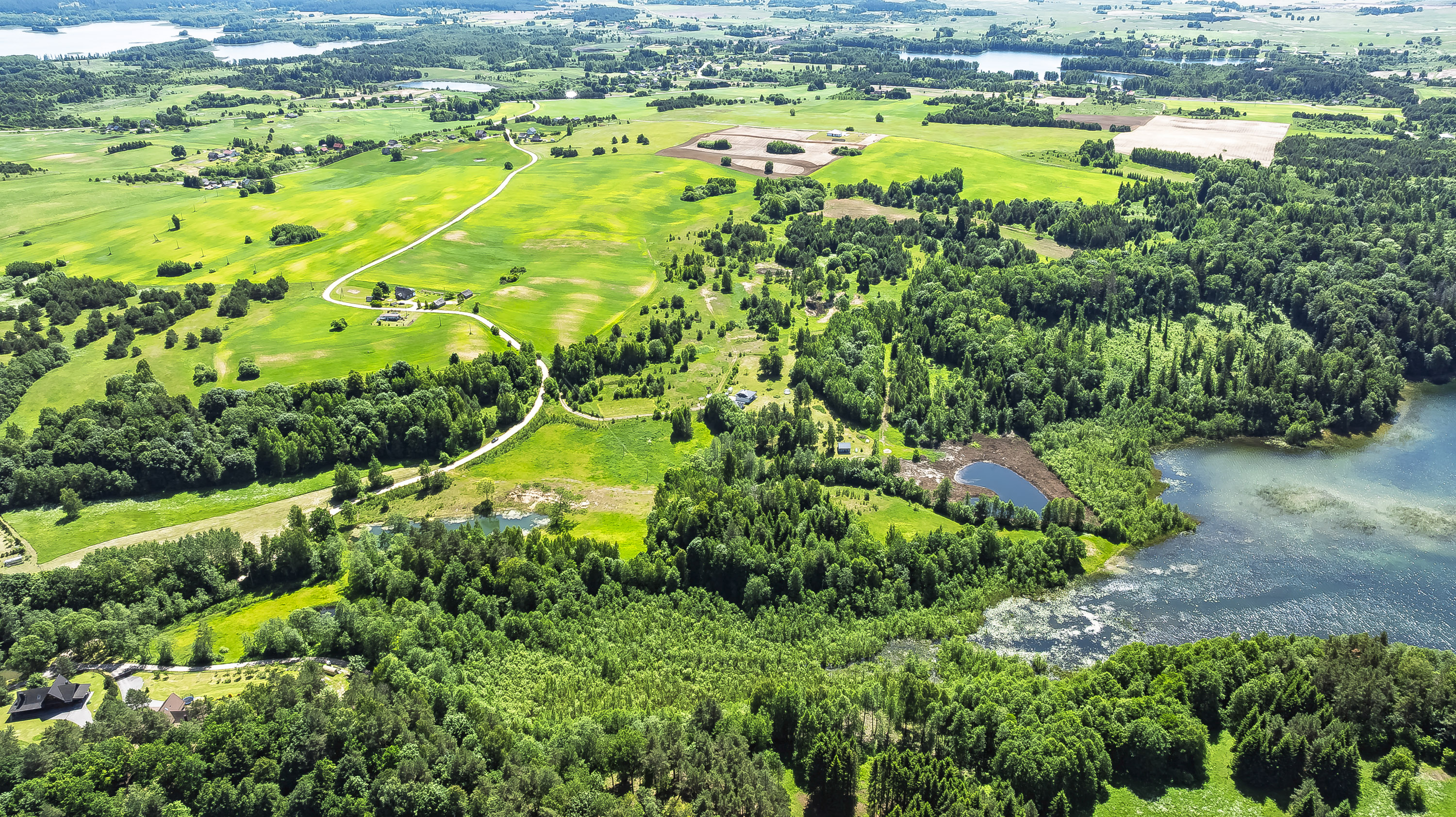  Spacious land plot in a picturesque location by the lake - 物件實景