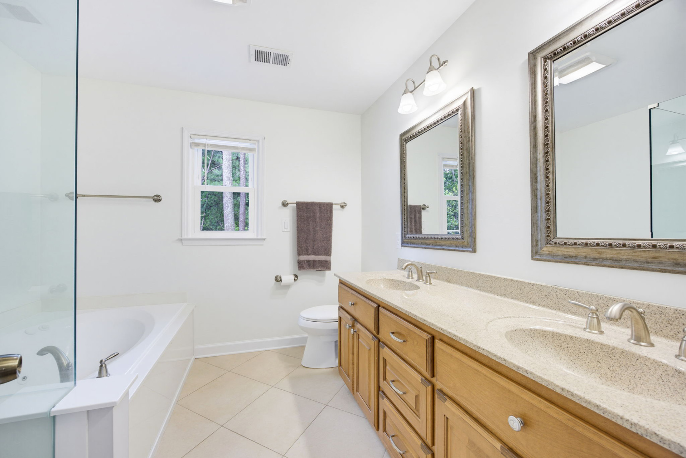  Stunning 5-Bedroom Brick Home in the Heart of East Cobb - 物件實景