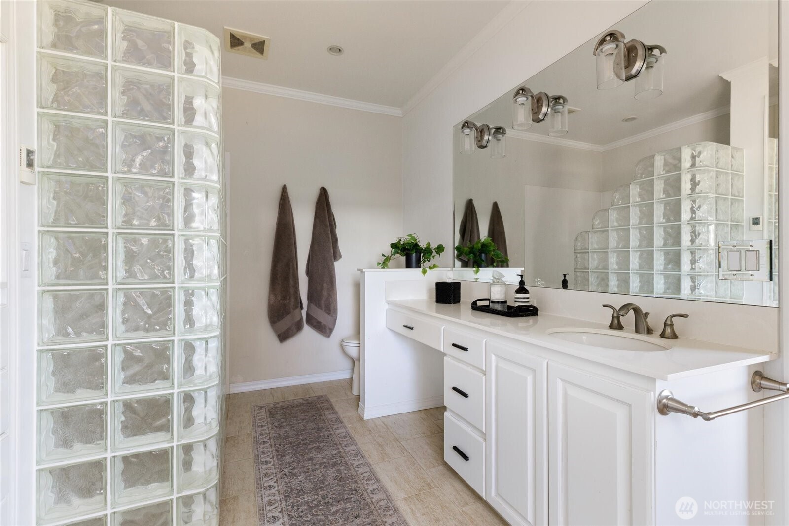 Oak Harbor, Washington, 98277, United States, 4 Bedrooms Bedrooms, ,2 BathroomsBathrooms,Residential,For Sale,1992987