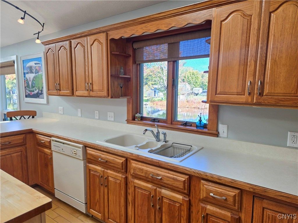 Sylvan Beach, New York, 13157, United States, 4 Bedrooms Bedrooms, ,2 BathroomsBathrooms,Residential,For Sale,1962557