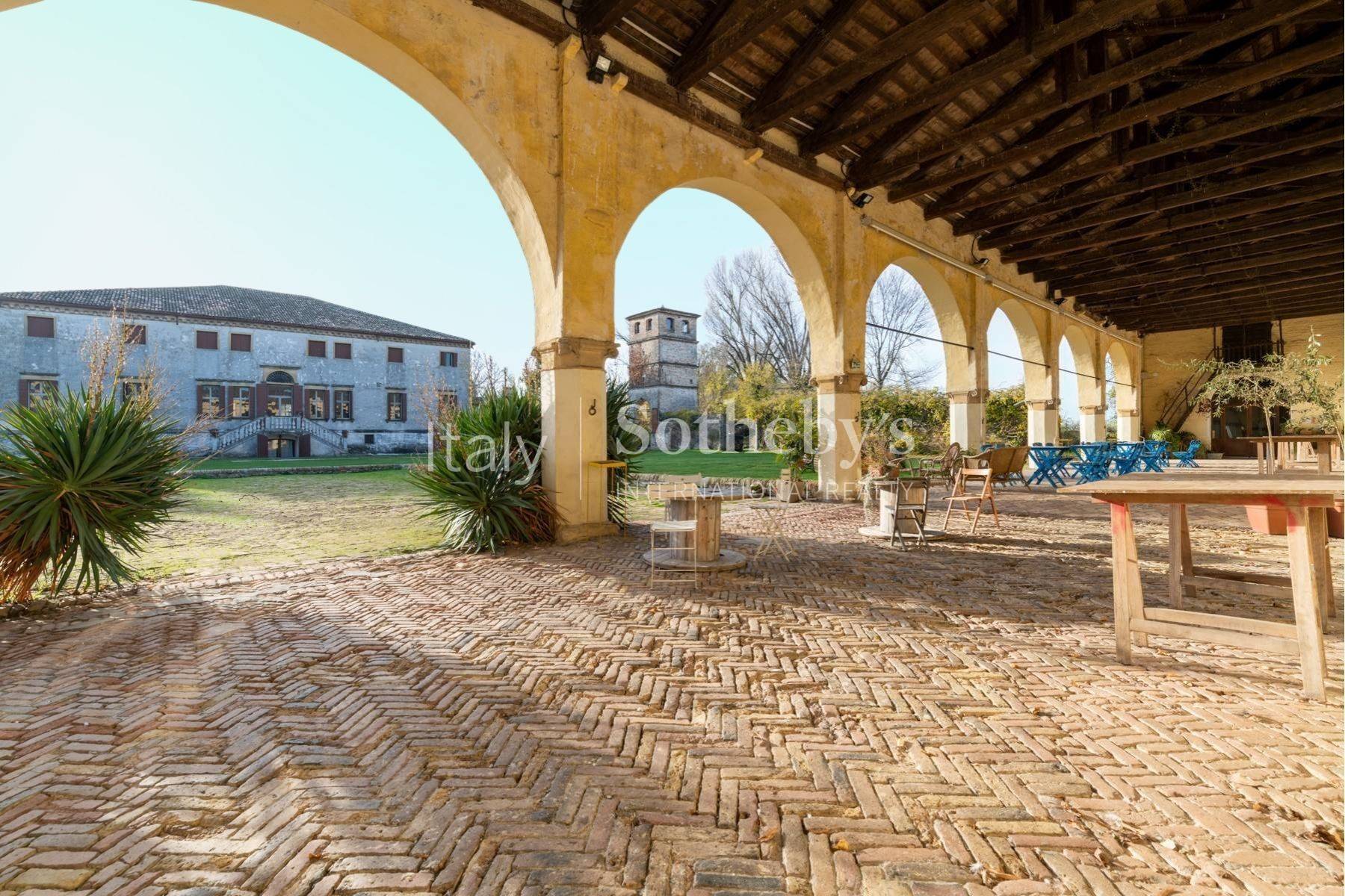  Venetian Renaissance Villa with frescoes and tower, barchessa and outbuildings - 物件實景